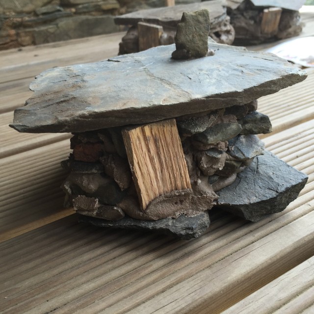 Workshop de Construção de Casas de Xisto em Miniatura